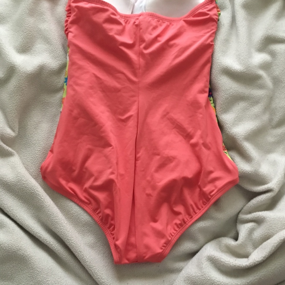 Swimsuit - Picture 4 of 5